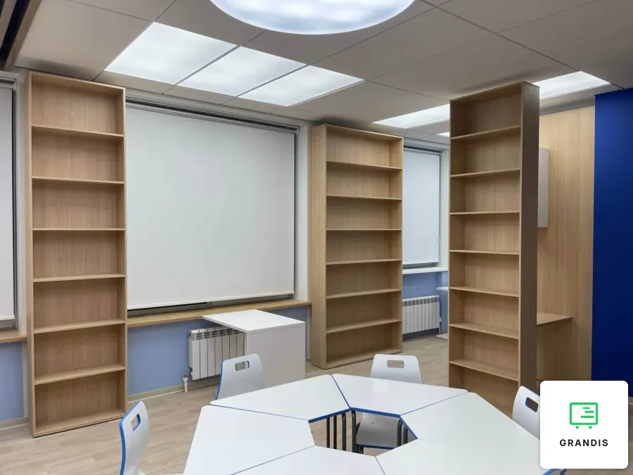 Sala szkoleniowa z biblioteką
