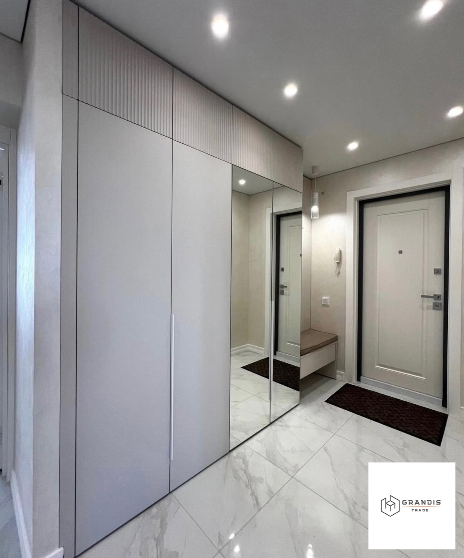 Built-in Wardrobe with Fluted Fronts — photo 4
