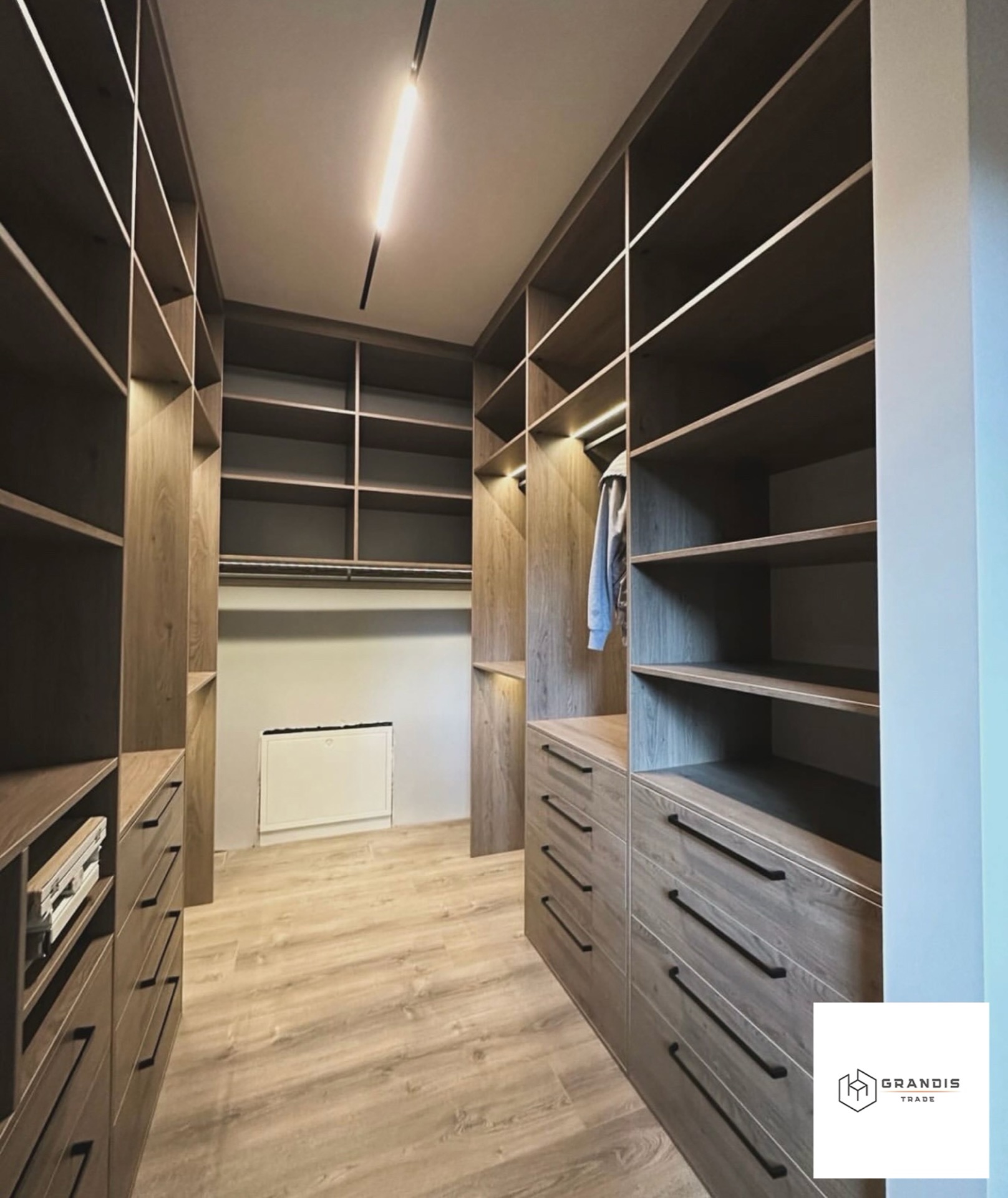 Гардеробна walk-in із дуба — фото 3