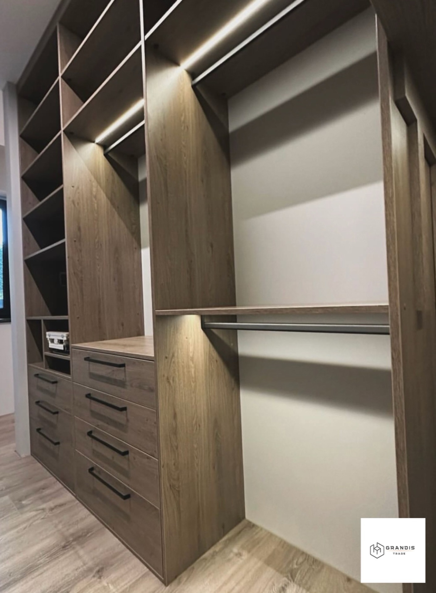 Garderoba walk-in z dębu