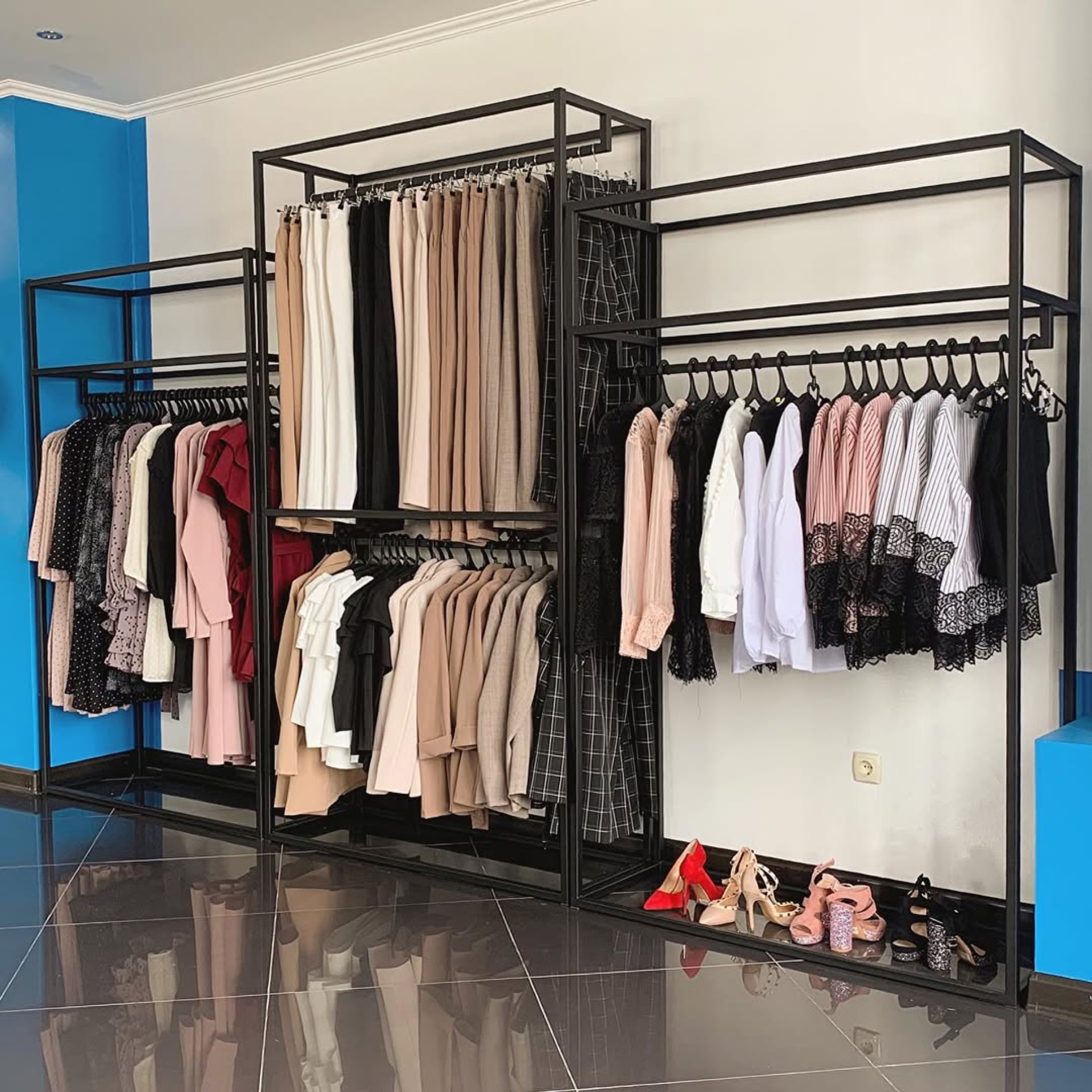 Clothing Store Display Rack — photo 2