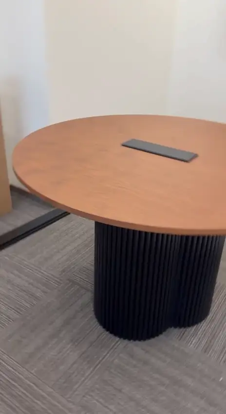 Stoły konferencyjne z ryflowaną podstawą do biura — zdjęcie 3