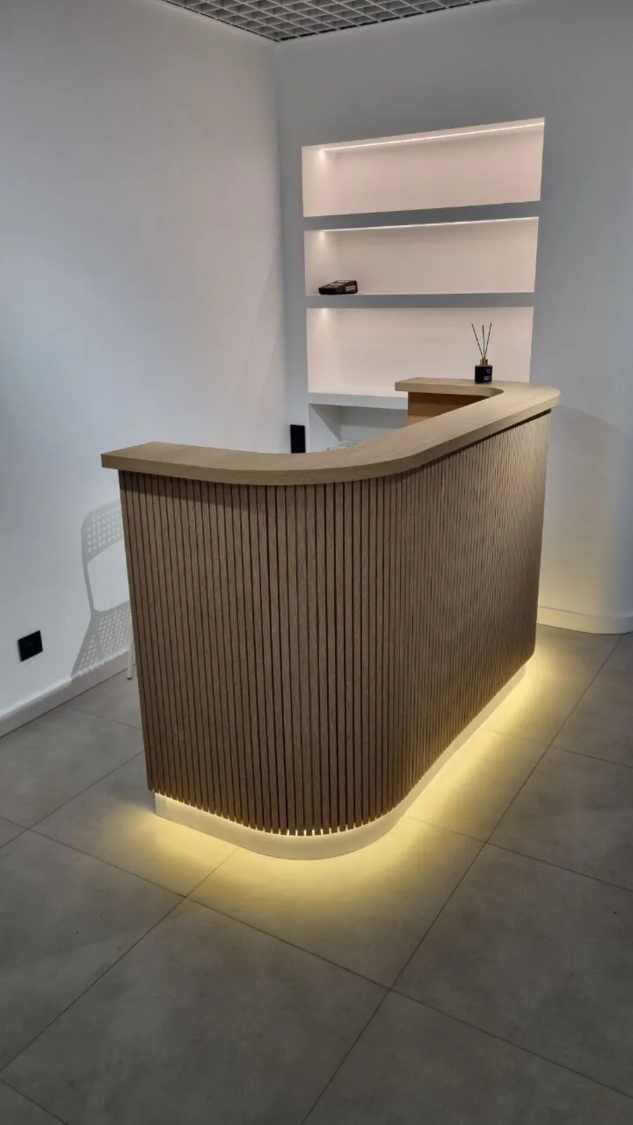 Reception Desk with Slats and Rounded Corners