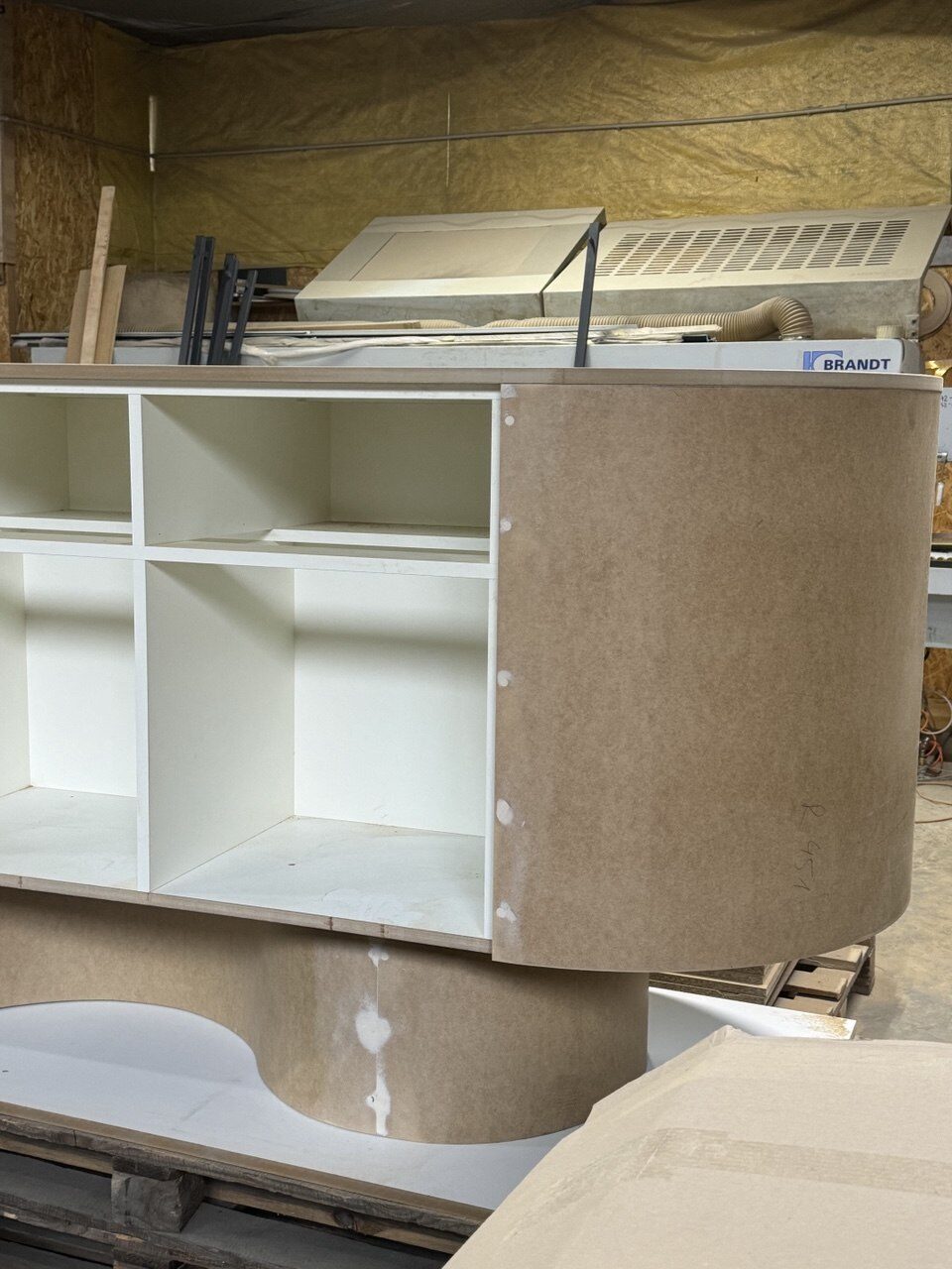 Reception Desk with Slats and Rounded Corners — photo 4
