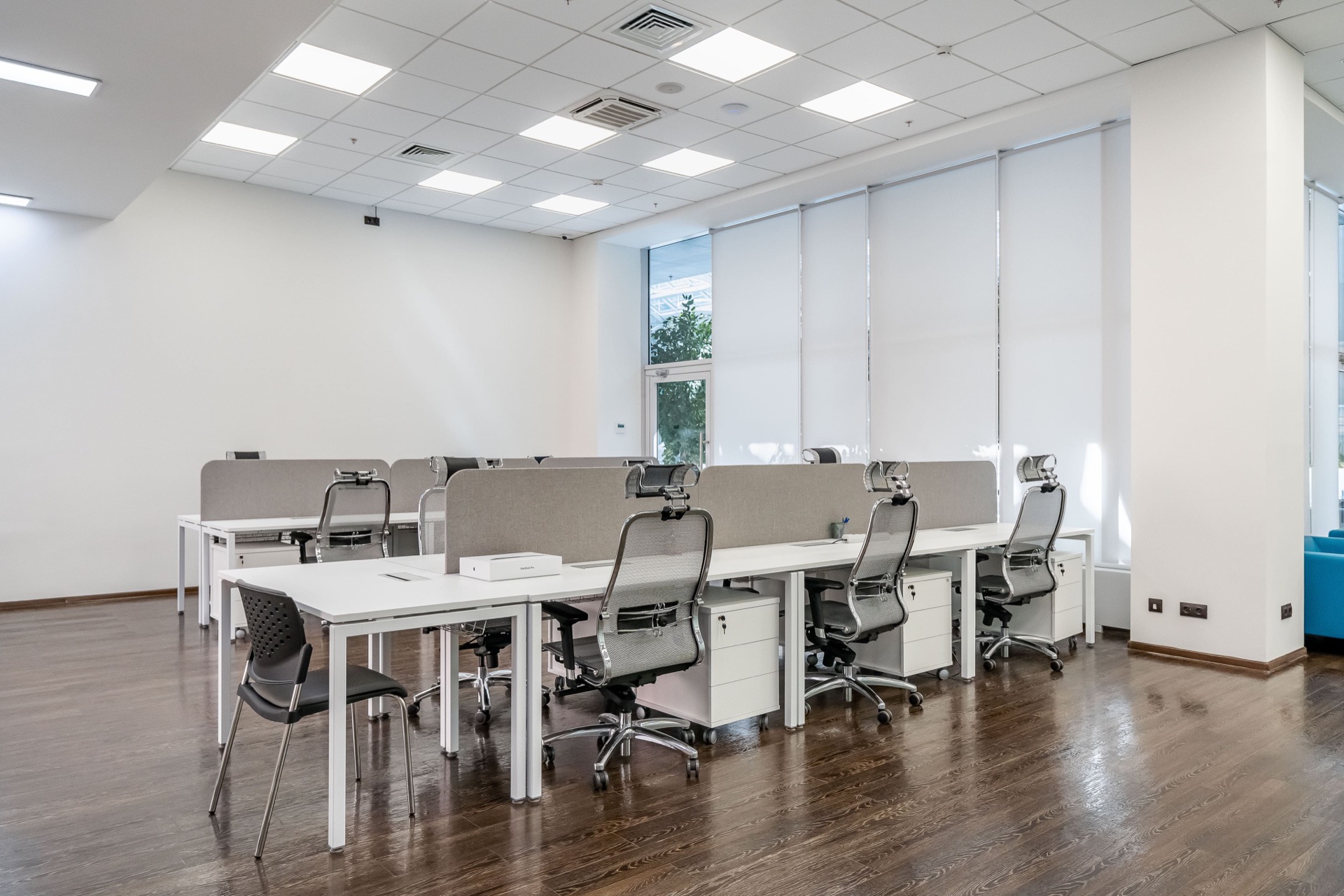 Corporate Office with Glass Partitions — photo 2