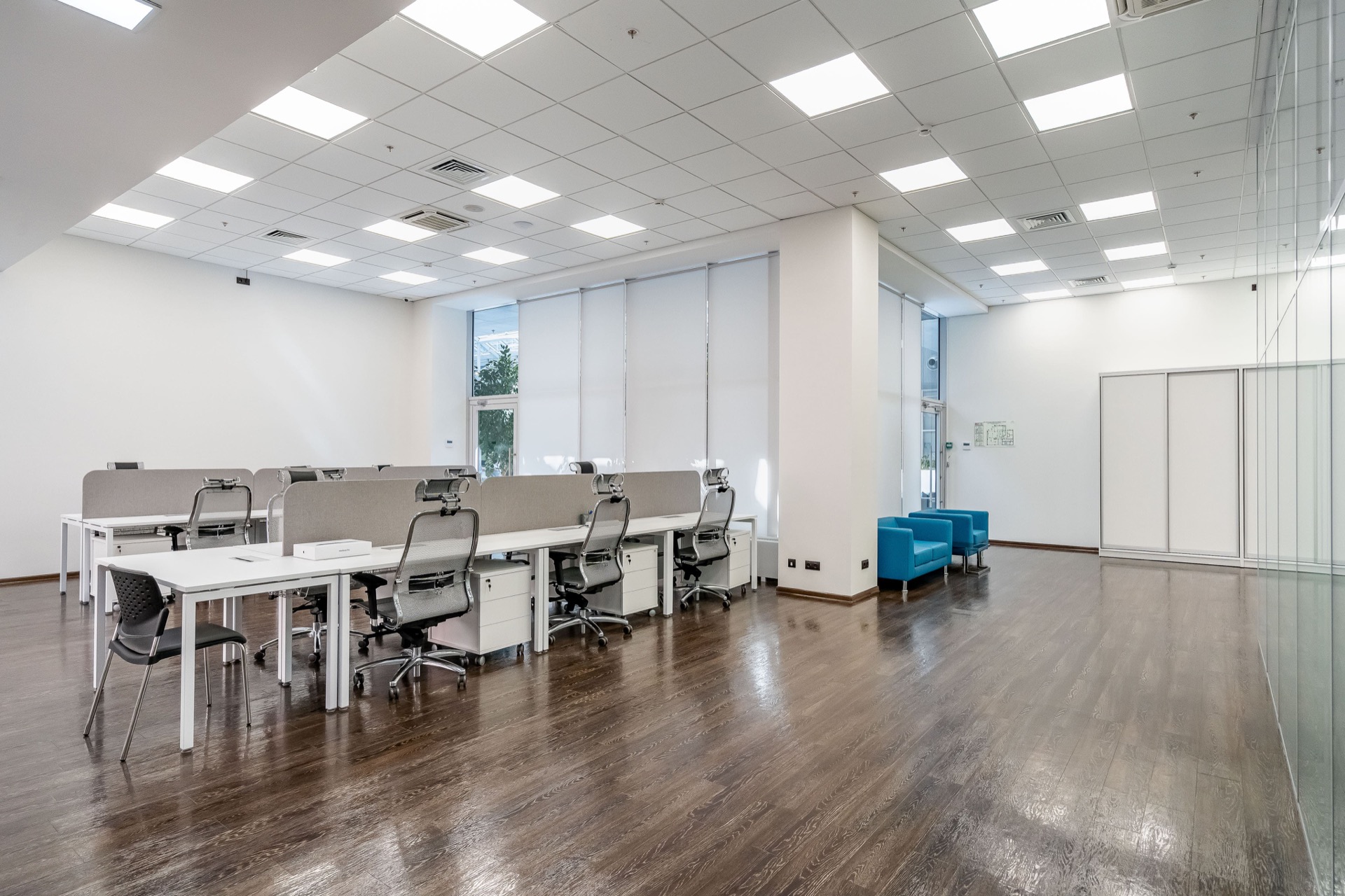 Corporate Office with Glass Partitions — photo 3