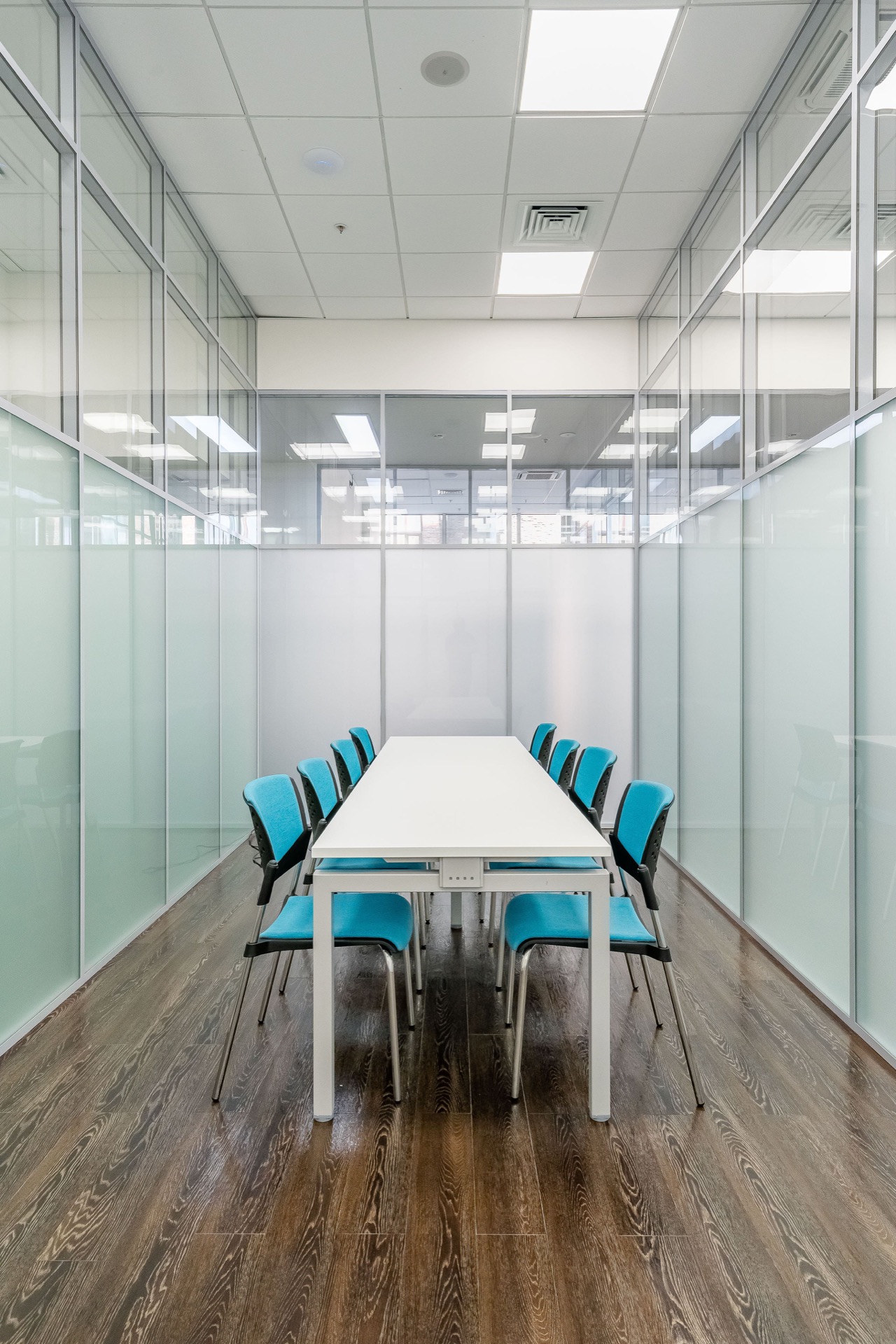 Corporate Office with Glass Partitions — photo 8