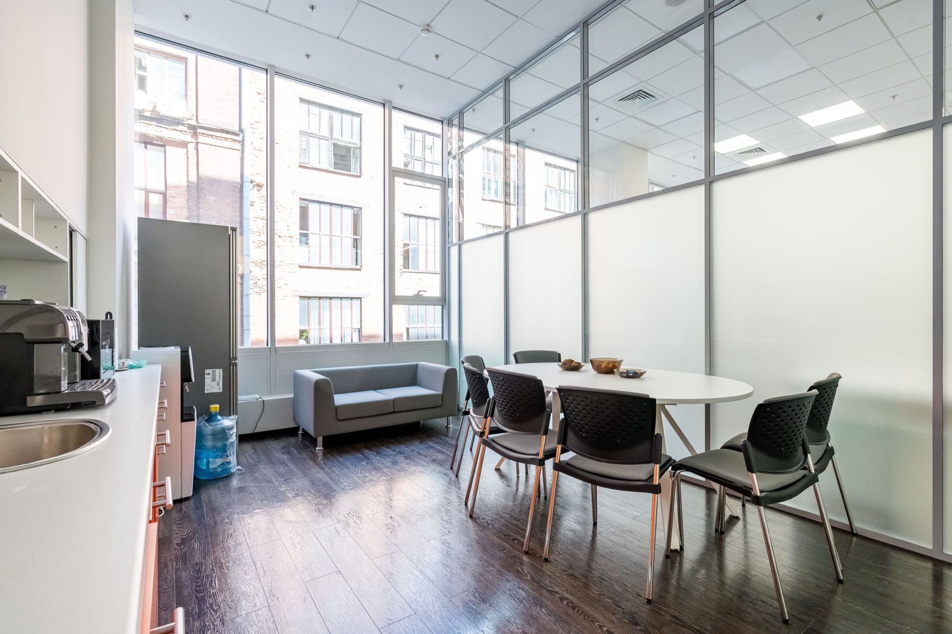 Corporate Office with Glass Partitions — photo 12