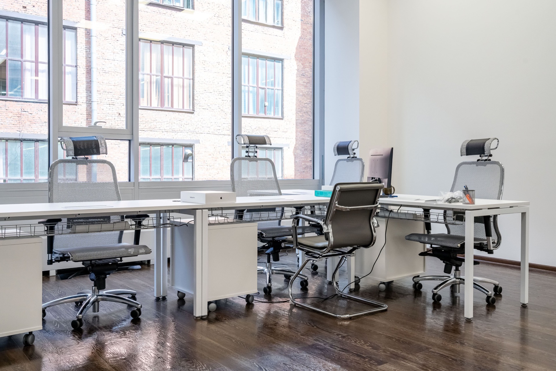Corporate Office with Glass Partitions — photo 15
