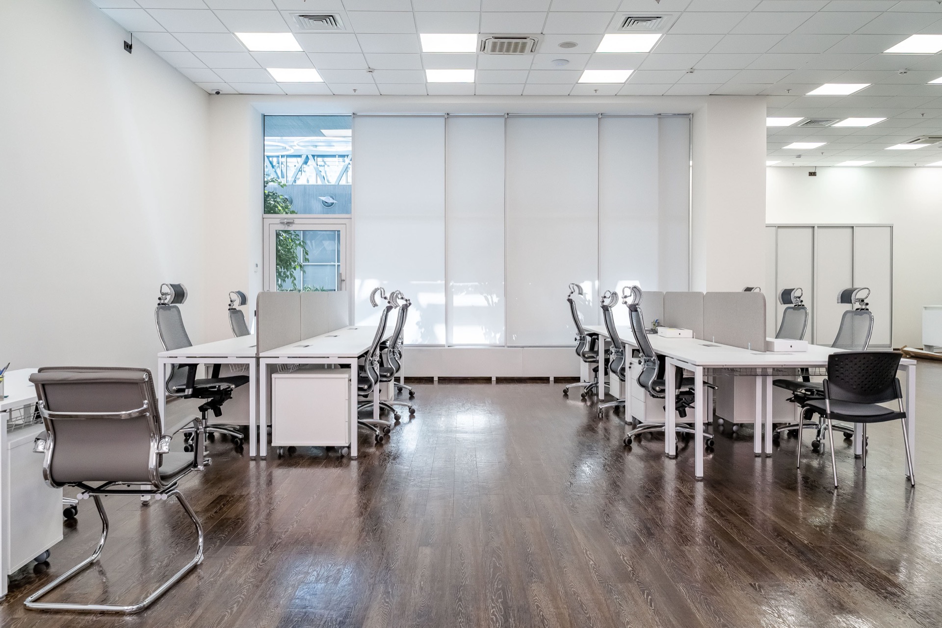 Corporate Office with Glass Partitions — photo 16
